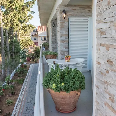 Stefanie Apartment Agia Marina (Crete)